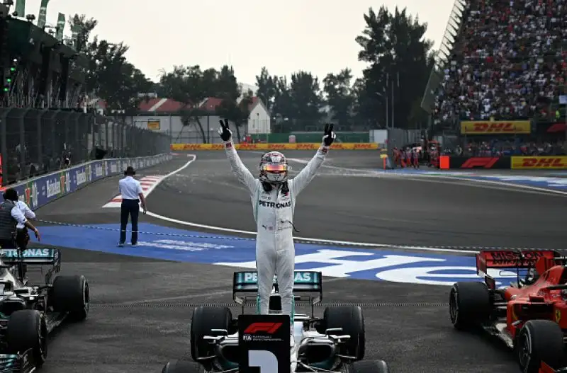 Sul podio alle spalle del britannico la Ferrari di Vettel e Bottas, quarto l'altro ferrarista Leclerc davanti alle Red Bull di Albon e Verstappen.