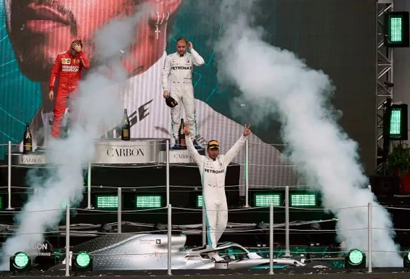 Sul podio alle spalle del britannico la Ferrari di Vettel e Bottas, quarto l'altro ferrarista Leclerc davanti alle Red Bull di Albon e Verstappen.