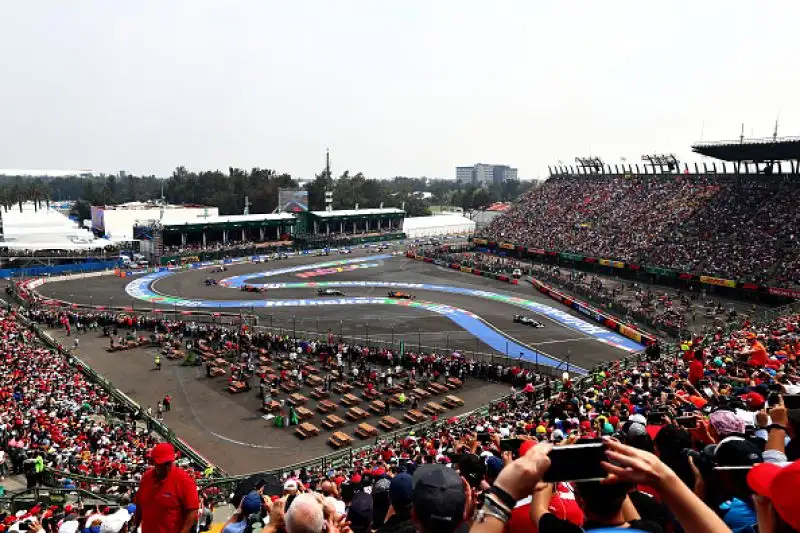 Sul podio alle spalle del britannico la Ferrari di Vettel e Bottas, quarto l'altro ferrarista Leclerc davanti alle Red Bull di Albon e Verstappen.