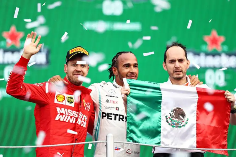 Sul podio alle spalle del britannico la Ferrari di Vettel e Bottas, quarto l'altro ferrarista Leclerc davanti alle Red Bull di Albon e Verstappen.