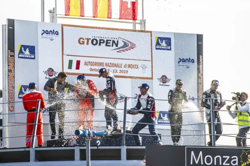 Con la Lamborghini Huracan GT3 Evo di Emil Frey Racing Costa e Altoè hanno ottenuto nel Tempio della Velocità il titolo piloti del campionato.