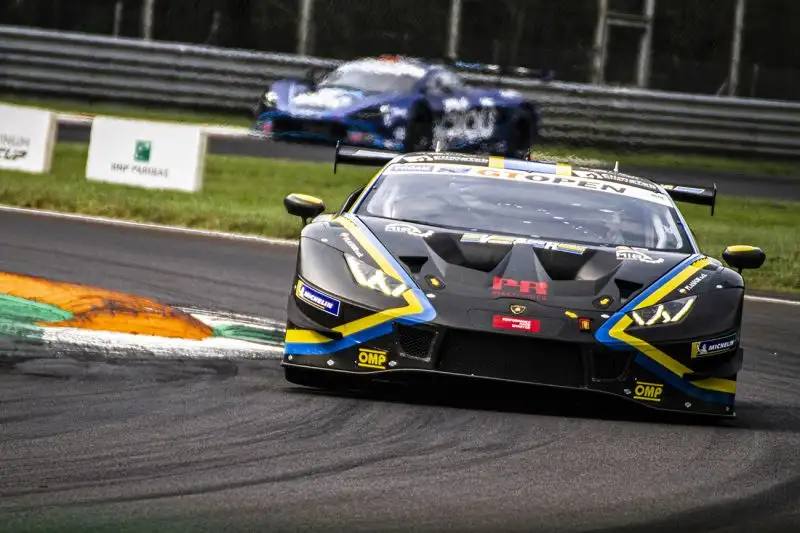 Con la Lamborghini Huracan GT3 Evo di Emil Frey Racing Costa e Altoè hanno ottenuto nel Tempio della Velocità il titolo piloti del campionato.