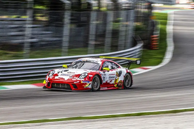 Con la Lamborghini Huracan GT3 Evo di Emil Frey Racing Costa e Altoè hanno ottenuto nel Tempio della Velocità il titolo piloti del campionato.