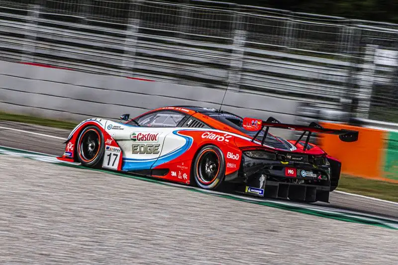 Con la Lamborghini Huracan GT3 Evo di Emil Frey Racing Costa e Altoè hanno ottenuto nel Tempio della Velocità il titolo piloti del campionato.