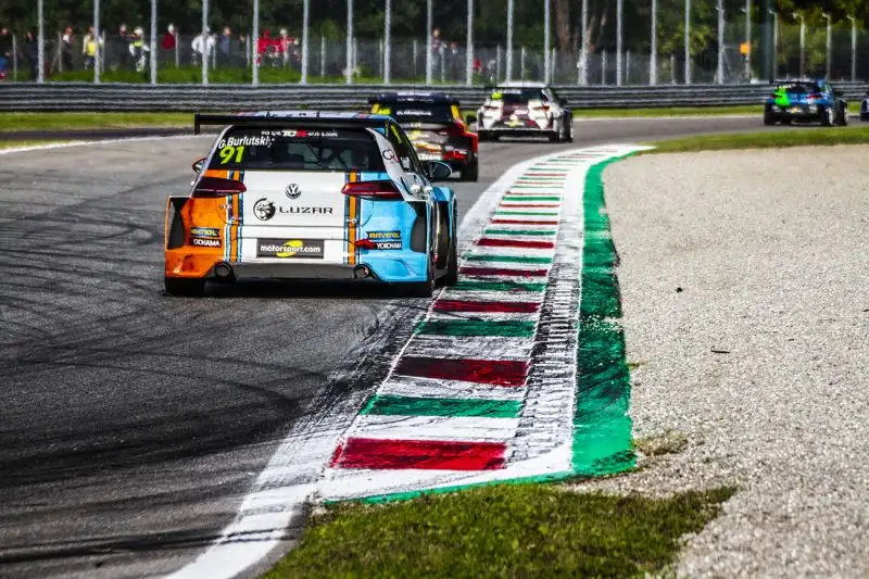 Il successo di Josh Files è arrivato con il primo posto di gara-2 quando, con la sua Hyundai i30 N, ha prevalso su Julien Briché e Daniel Lloyd.