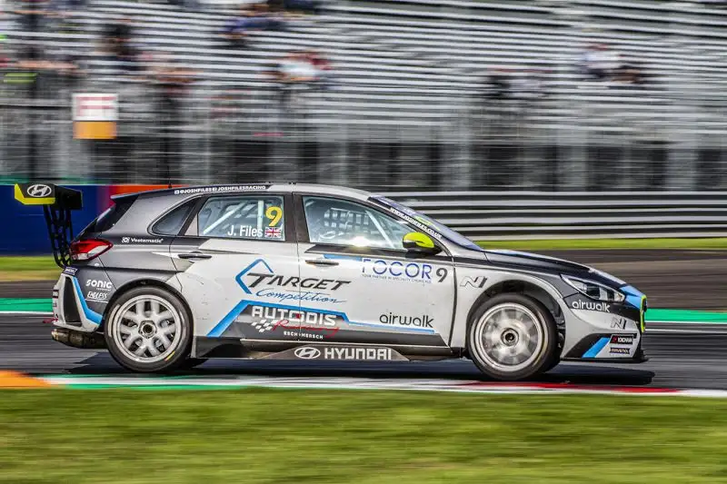 Il successo di Josh Files è arrivato con il primo posto di gara-2 quando, con la sua Hyundai i30 N, ha prevalso su Julien Briché e Daniel Lloyd.