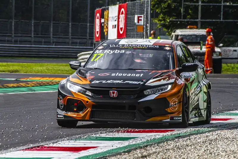 Il successo di Josh Files è arrivato con il primo posto di gara-2 quando, con la sua Hyundai i30 N, ha prevalso su Julien Briché e Daniel Lloyd.
