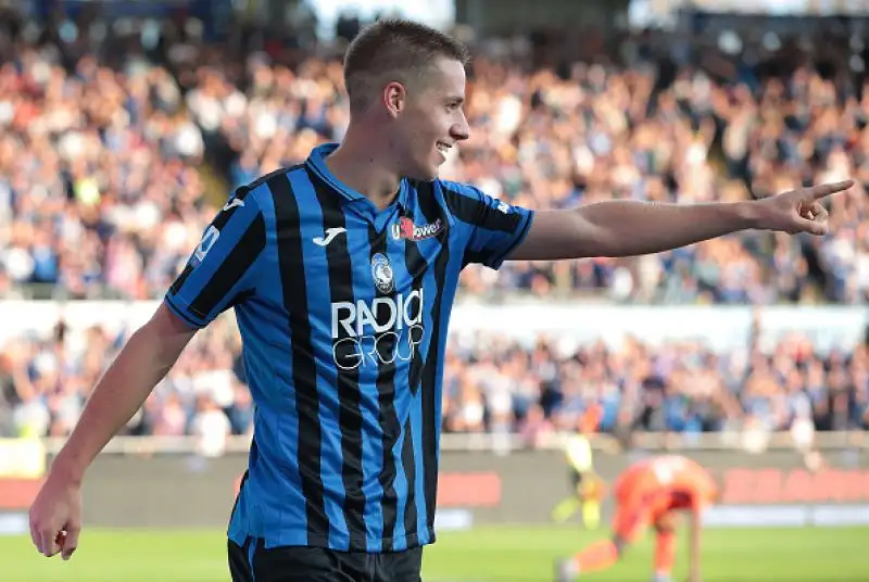 Tripletta di Muriel, doppietta di Ilicic e gol di Pasalic e del giovane Traore per i bergamaschi, di Okaka il gol per gli ospiti.