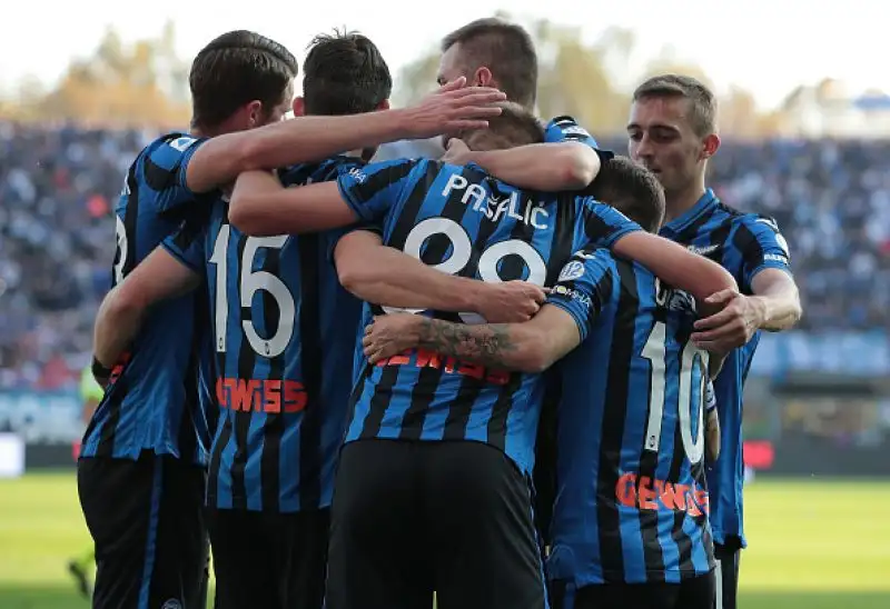 Tripletta di Muriel, doppietta di Ilicic e gol di Pasalic e del giovane Traore per i bergamaschi, di Okaka il gol per gli ospiti.