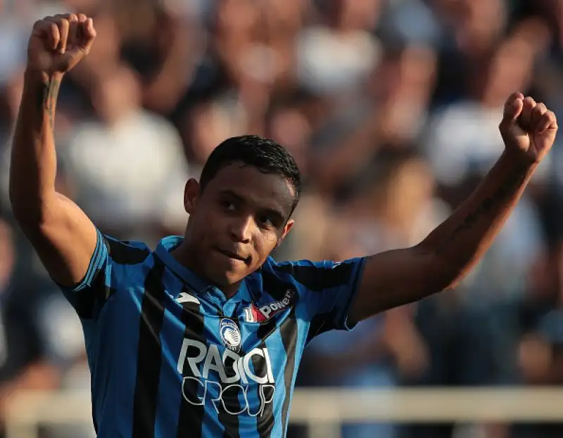Tripletta di Muriel, doppietta di Ilicic e gol di Pasalic e del giovane Traore per i bergamaschi, di Okaka il gol per gli ospiti.