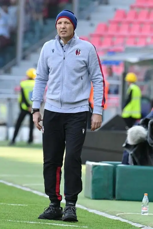 Padroni di casa in vantaggio due volte con i gol di Palacio e Krejci, per i biancocelesti doppietta di Ciro Immobile.