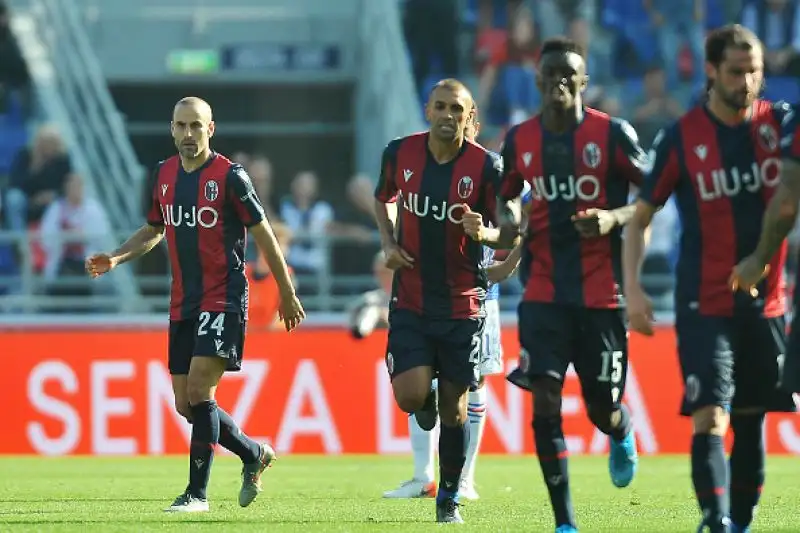 Palacio e Bani in gol per i rossoblu, di Gabbiadini il gol del momentaneo pareggio degli ospiti.