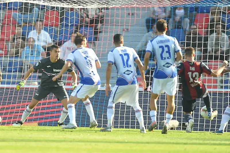 Palacio e Bani in gol per i rossoblu, di Gabbiadini il gol del momentaneo pareggio degli ospiti.