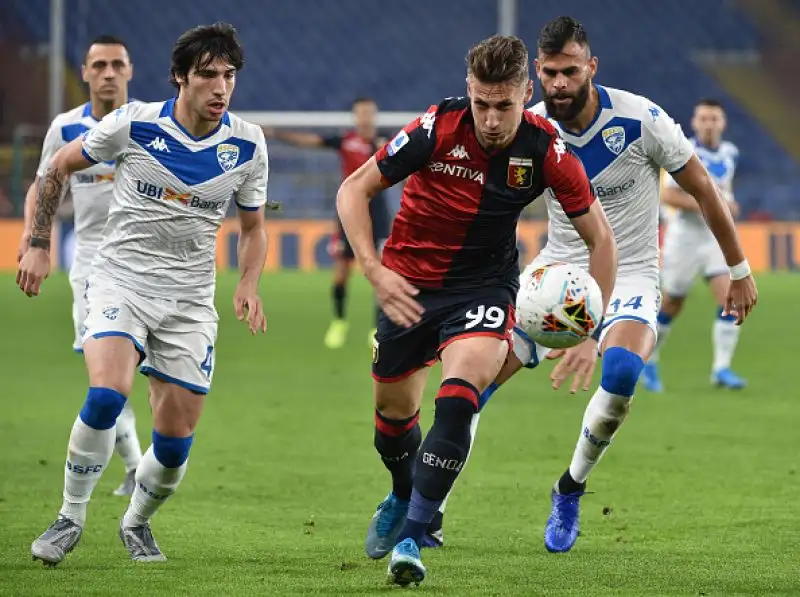 Il Brescia è andato in vantaggio con Tonali, i rossoblu hanno risposto con le reti di Pandev, Kouamè e Agudelo.