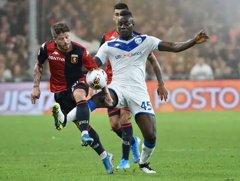 Il Brescia è andato in vantaggio con Tonali, i rossoblu hanno risposto con le reti di Pandev, Kouamè e Agudelo.