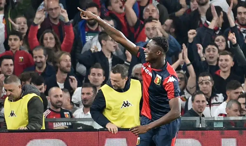 Il Brescia è andato in vantaggio con Tonali, i rossoblu hanno risposto con le reti di Pandev, Kouamè e Agudelo.
