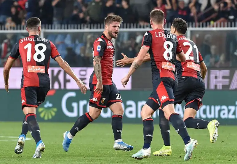 Vantaggio rossoblu con Shone, pareggio di Theo Hernandez e vantaggio degli ospiti con un rigore di Kessie. Nel finale Shone si fa parare un rigore da Reina.