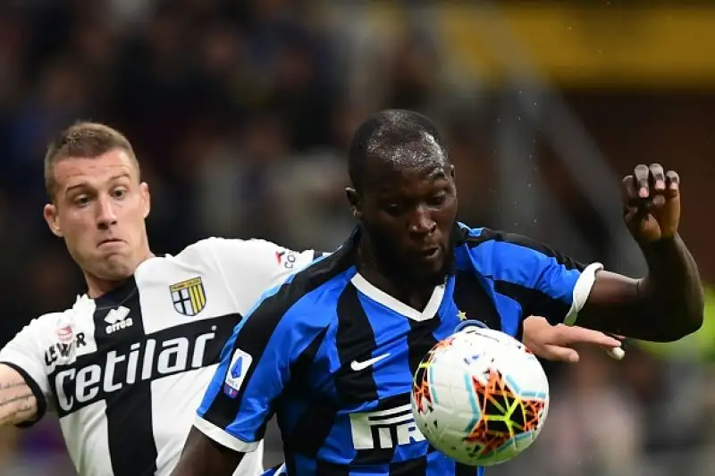Per i nerazzurri in gol Candreva e Lukaku, Karamoh e Gervinho per gli ospiti.