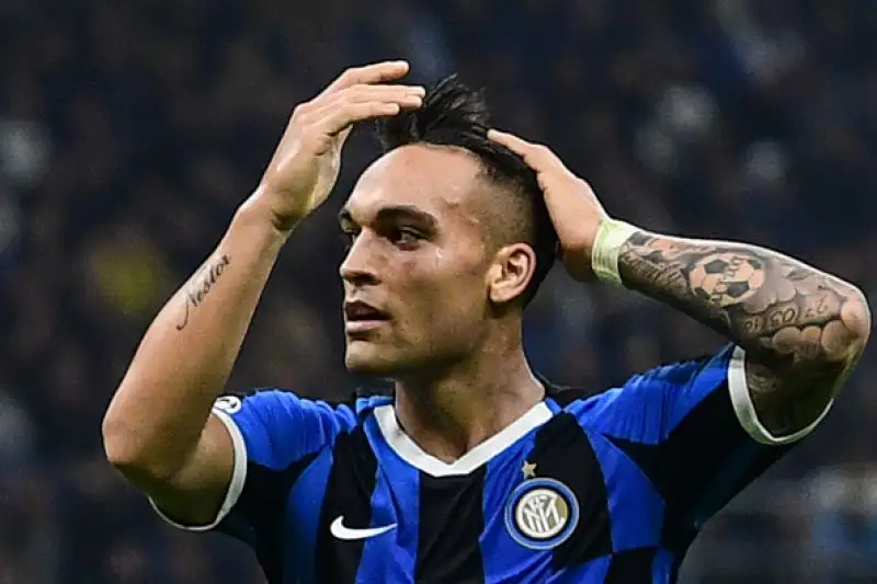 Un gol per tempo per i neroazzurri con Lautaro Martinez e Candreva. L'argentino si è anche fatto parare un rigore sul 1-0.