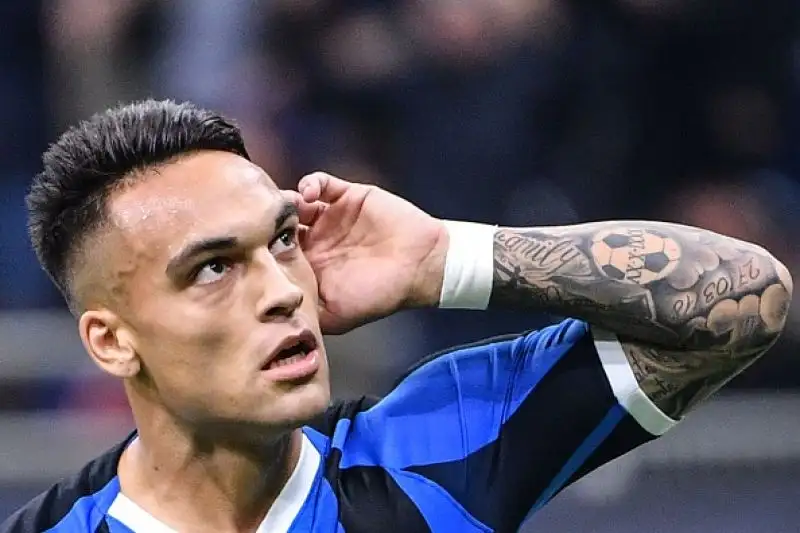 Juve subito in vantaggio con Dybala, pareggio di Lautaro su rigore, concesso per fallo di mano di DeLigt, e infine gol vittoria dell'implacabile Higuain.
