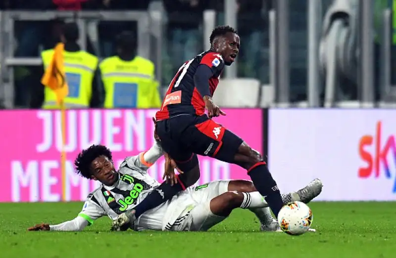 La Juventus piega per 2-1 il Genoa al 96': decide una match che sembrava stregato per i bianconeri Cristiano Ronaldo su rigore.