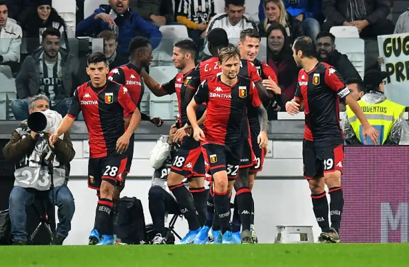 La Juventus piega per 2-1 il Genoa al 96': decide una match che sembrava stregato per i bianconeri Cristiano Ronaldo su rigore.