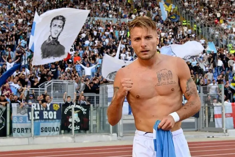 Gara spettacolare quella dell'Olimpico tra Lazio e Atalanta. Avanti di tre reti, i nerazzurri si sono fatti rimontare dai biancocelesti.