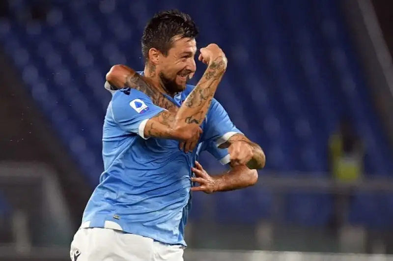 Il Torino crolla sotto ai colpi di Immobile e compagni. Belotti segna nella porta sbagliata.