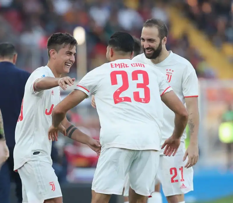 Bianconeri in vantaggio a inizio ripresa con un rigore di Dybala, pareggio dei padroni di casa pochi minuti dopo con Mancosu.