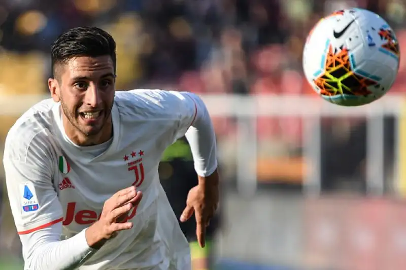 Bianconeri in vantaggio a inizio ripresa con un rigore di Dybala, pareggio dei padroni di casa pochi minuti dopo con Mancosu.