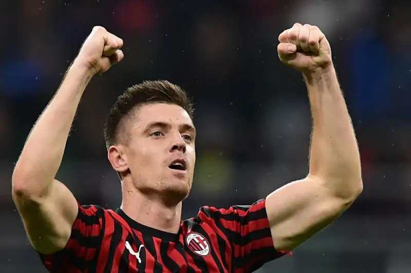 Milan, non basta Piatek: subito una delusione per Pioli. I rossoneri pareggiano per 2-2 con il Lecce in casa.