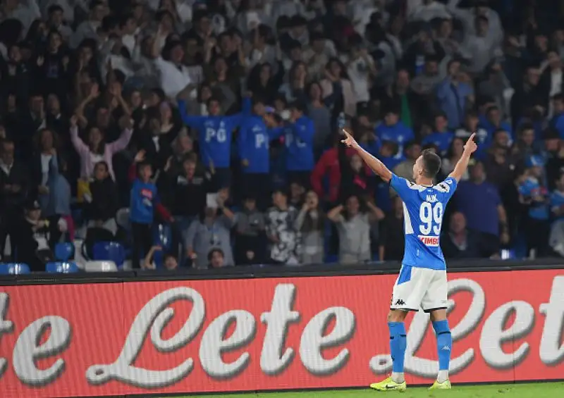 Napoli bloccato dall'Atalanta: Ancelotti furioso con il Var. La sfida del San Paolo termina 2-2 tra le polemiche.