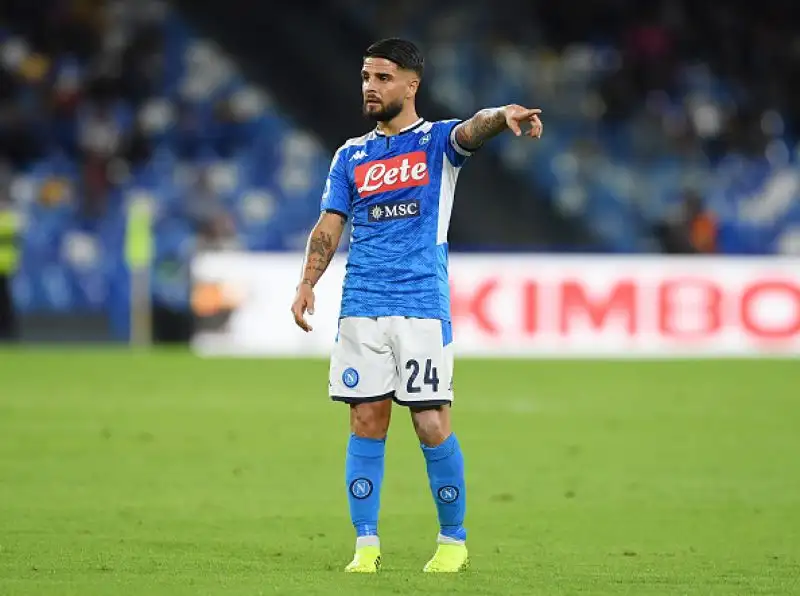 La squadra di Ancelotti ritorna alla vittoria dopo due pareggi: una doppietta del polacco firma il 2-0 sull'Hellas.