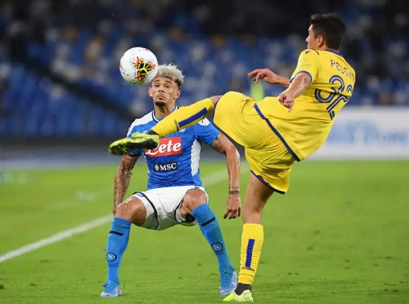 La squadra di Ancelotti ritorna alla vittoria dopo due pareggi: una doppietta del polacco firma il 2-0 sull'Hellas.