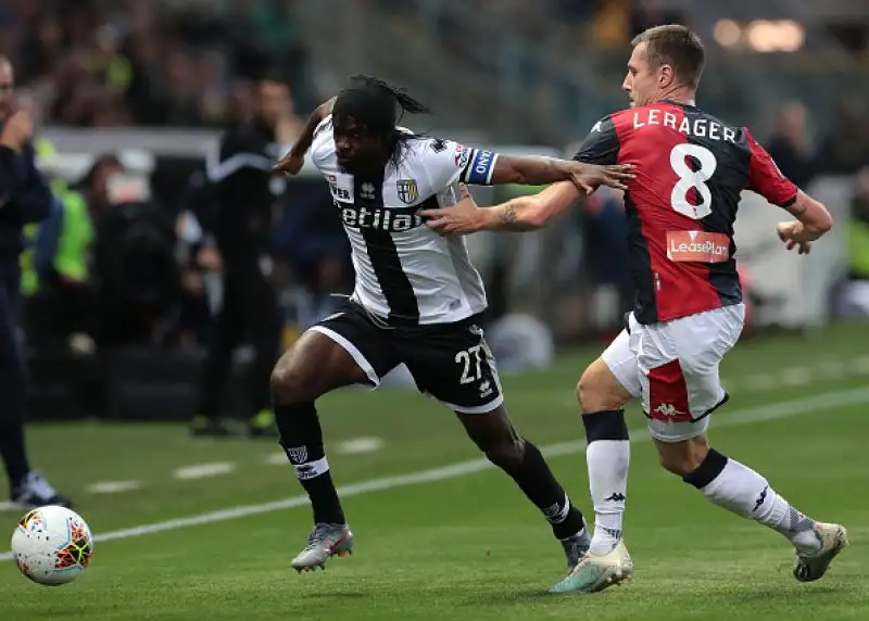 Domenica da ricordare per il Parma, che nel primo anticipo dell'ottava giornata di serie A travolge il Genoa per 5-1 al Tardini. 