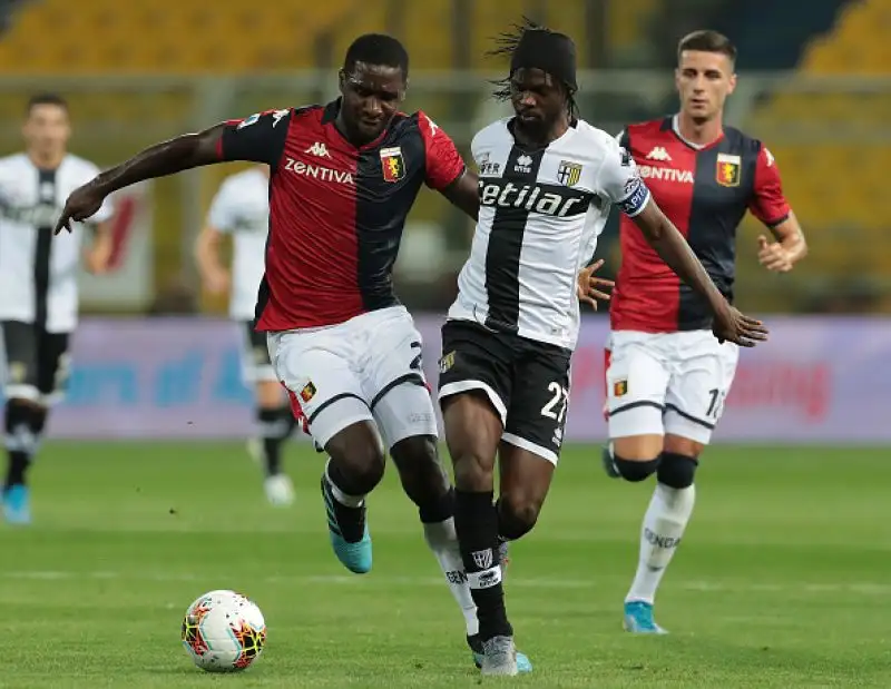 Domenica da ricordare per il Parma, che nel primo anticipo dell'ottava giornata di serie A travolge il Genoa per 5-1 al Tardini. 