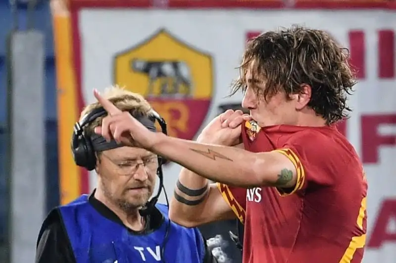 Di Dzeko e Zaniolo le reti giallorosse, Hernandez l'autore del momentaneo pareggio dei meneghini.
