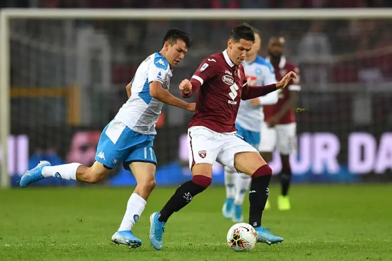 I partenopei non riescono a piegare i granata e salgono a 13 punti in attesa del derby d'Italia.
