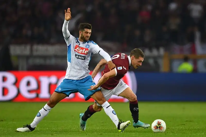 I partenopei non riescono a piegare i granata e salgono a 13 punti in attesa del derby d'Italia.