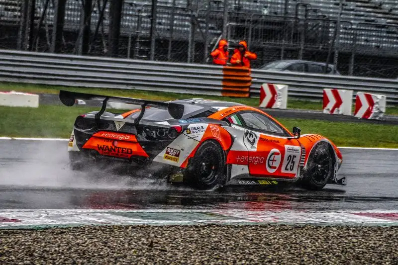 Bolidi in pista per l'Aci Racing Weekend.