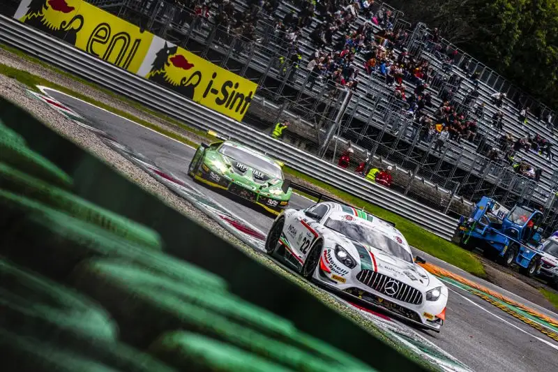 Bolidi in pista per l'Aci Racing Weekend.
