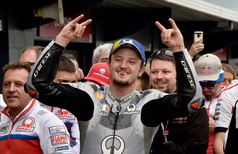 Alle spalle dello spagnolo Crutchlow e l'australiano Jack Miller. Quarto Bagnaia, sesto Iannone e ottavo Valentino Rossi alle spalle di Dovizioso.
