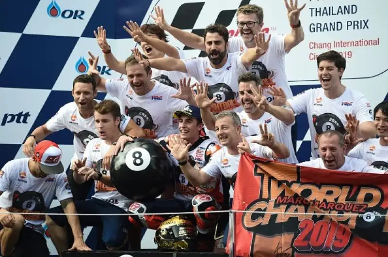 Alle spalle di Marquez sul podio Quartararo e
Viñales, ottavo Valentino Rossi.