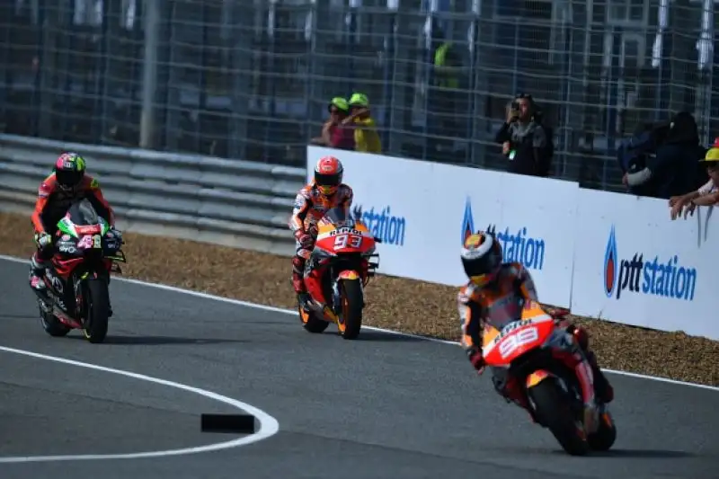 E’ stato Quartararo il più veloce nel pomeriggio del venerdì in Thailandia. Morbidelli terzo, Valentino Rossi nella top five.