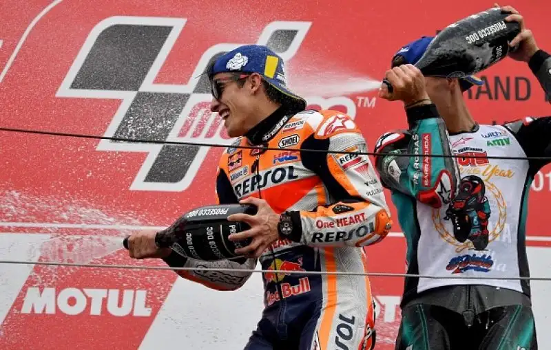 Marc Marquez regna incontrastato: il centauro della Honda domina il Gran Premio del Giappone, imponendosi per distacco su Quartararo e Dovizioso. 
