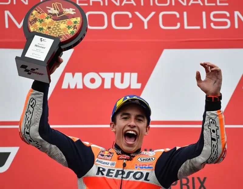Marc Marquez regna incontrastato: il centauro della Honda domina il Gran Premio del Giappone, imponendosi per distacco su Quartararo e Dovizioso. 