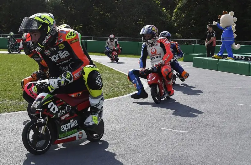 Un simpatico fuori programma ha aperto il fine settimana di Motegi.