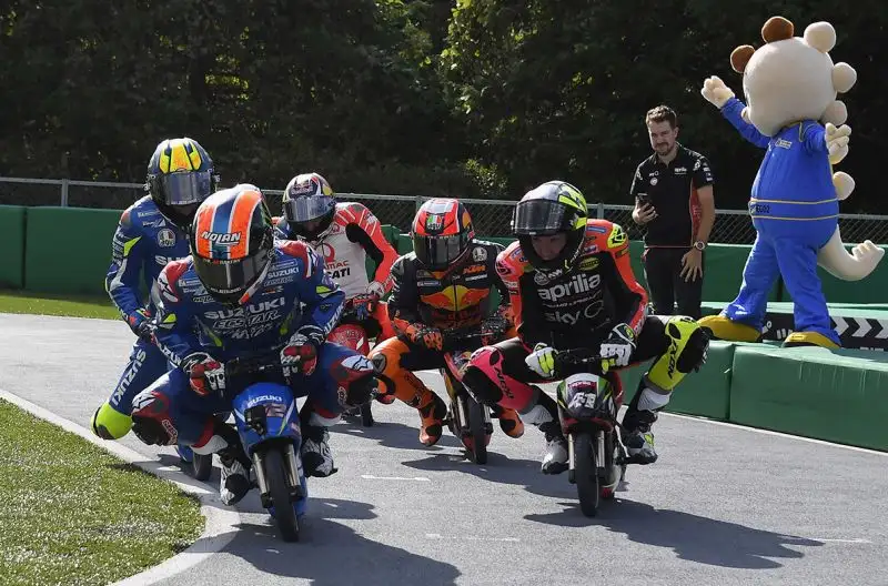 Un simpatico fuori programma ha aperto il fine settimana di Motegi.