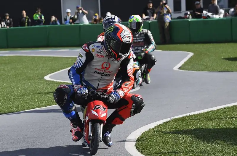Un simpatico fuori programma ha aperto il fine settimana di Motegi.