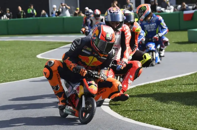 Un simpatico fuori programma ha aperto il fine settimana di Motegi.